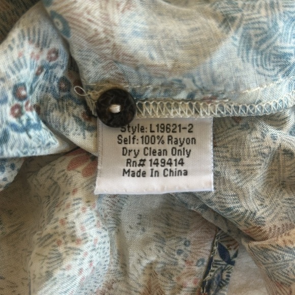 JOHNNY WAS Floral Button-Up Women's Blouse Size Large - Picture 5 of 6